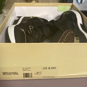 Nice shoe worn only a few times